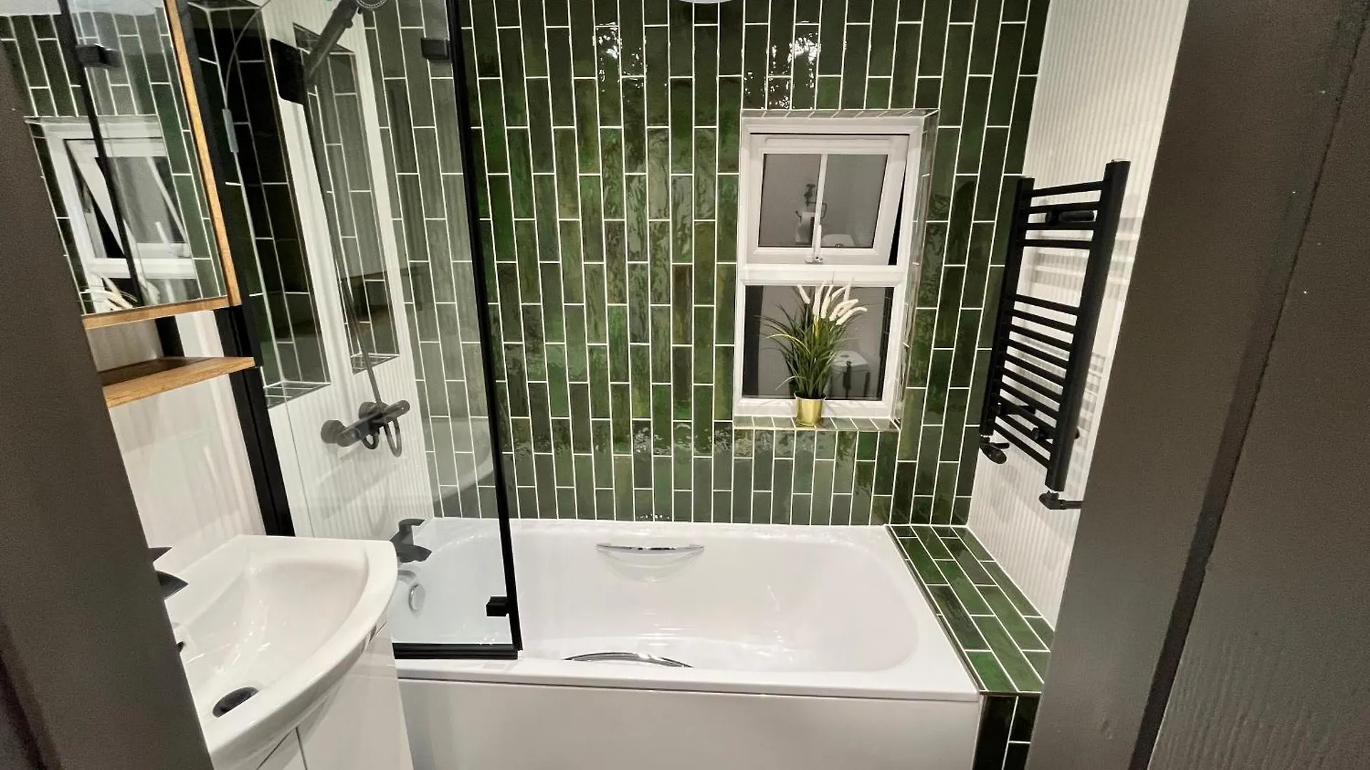 Fabulous 3 Bed Apartment - Near Excel - Sleeps 6 - 8 伦敦