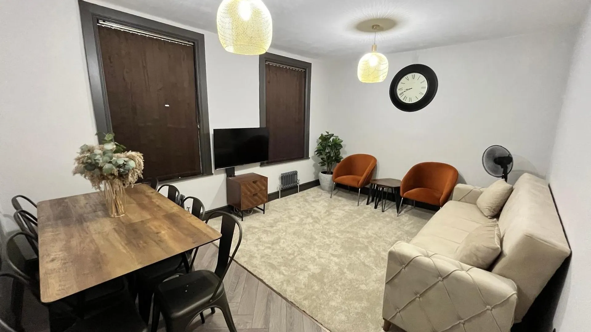 Fabulous 3 Bed Apartment - Near Excel - Sleeps 6 - 8 contacts